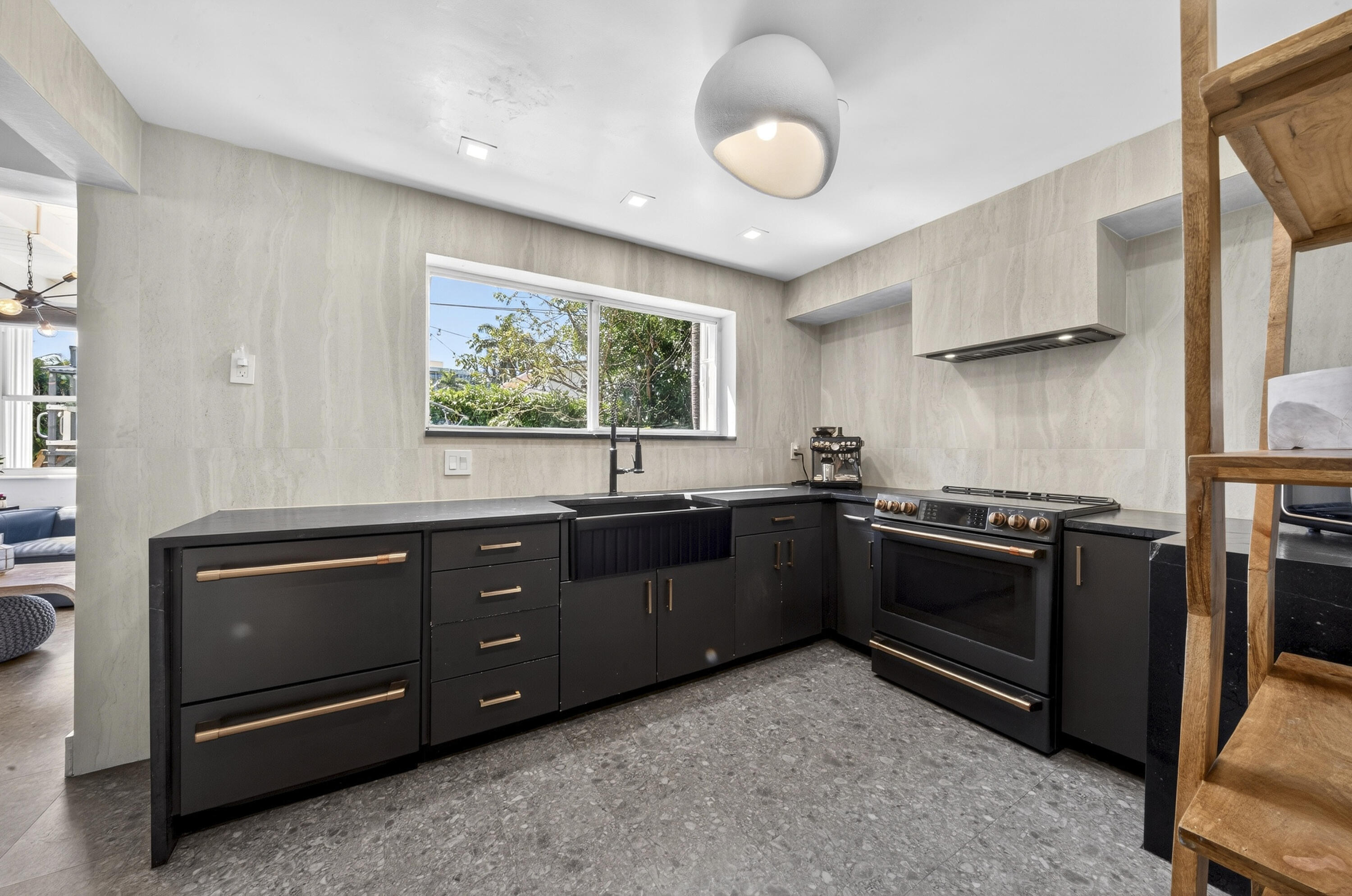 LIGHTHOUSE POINT FIRST SE - Residential