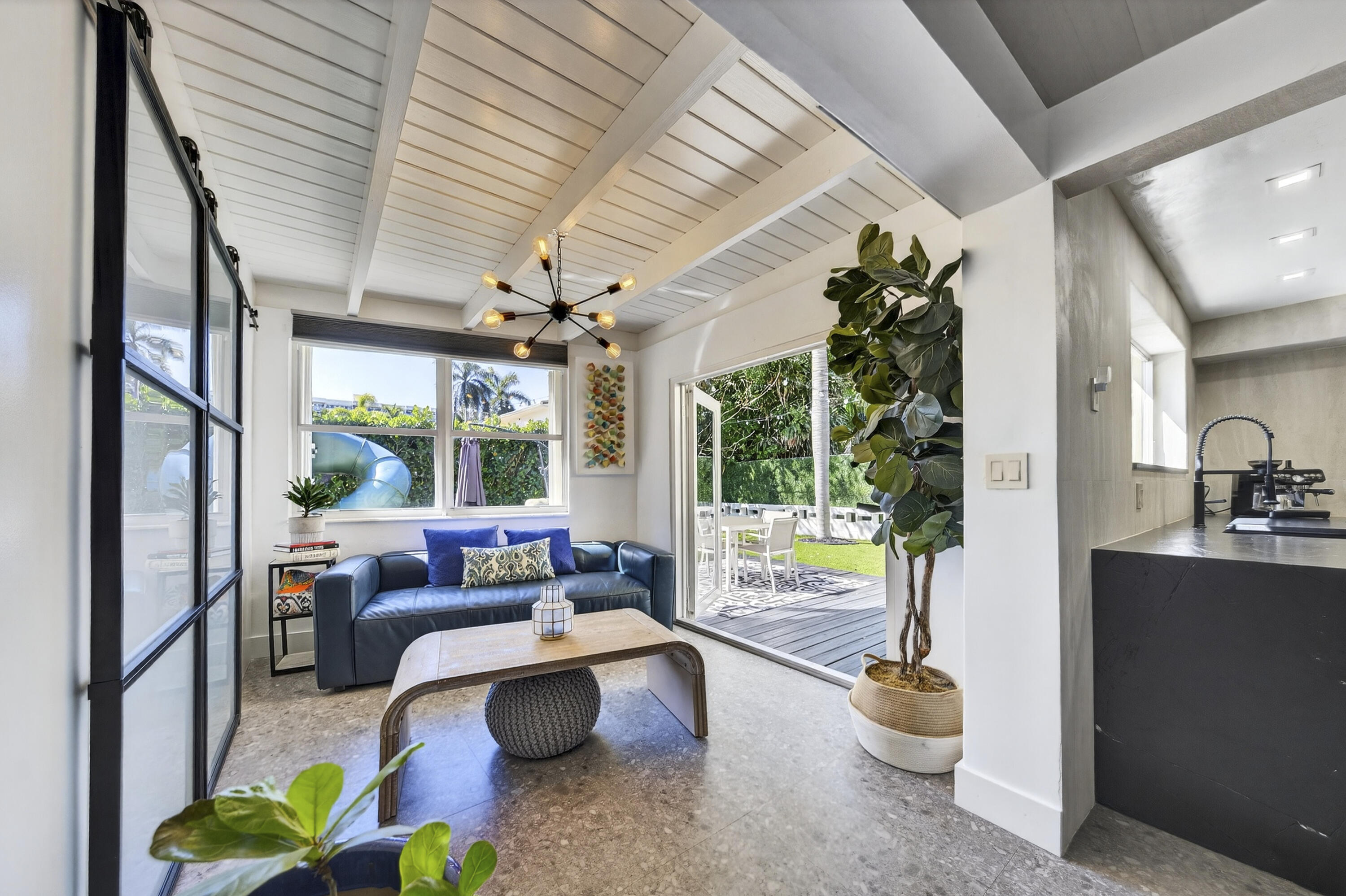 LIGHTHOUSE POINT FIRST SE - Residential