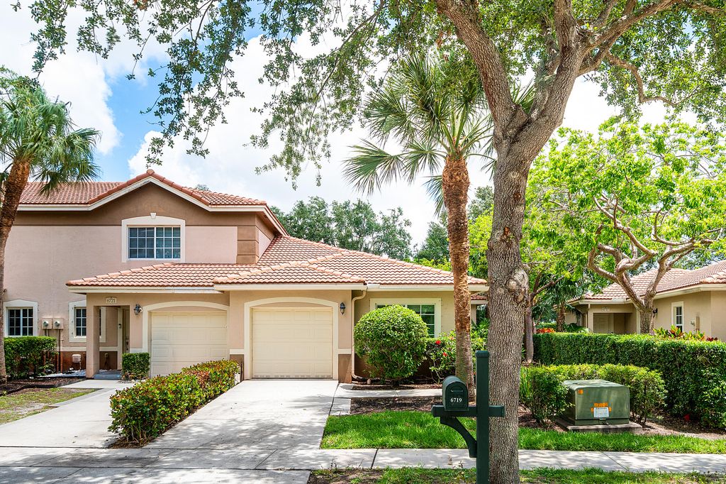 Photo of 6719 Old Farm Trail, Boynton Beach, FL 33437 (MLS # B26034509)
