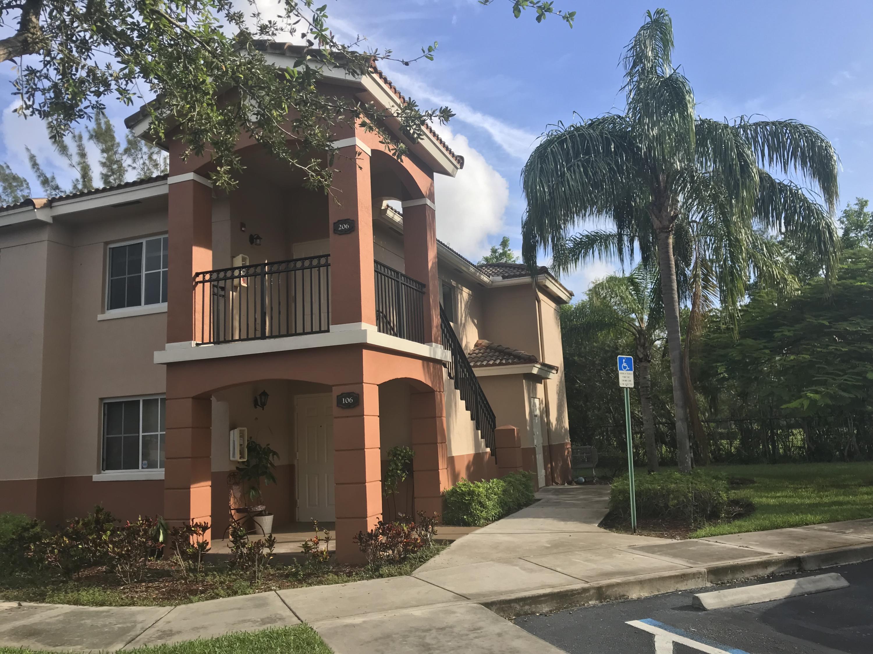 Perfect Location 3/2 Spacious Condo in the gorgeous gated community at Briar Bay. Conveniently located in walking distance to public schools, food, and entertainment