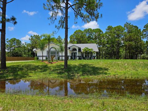 A home in Loxahatchee