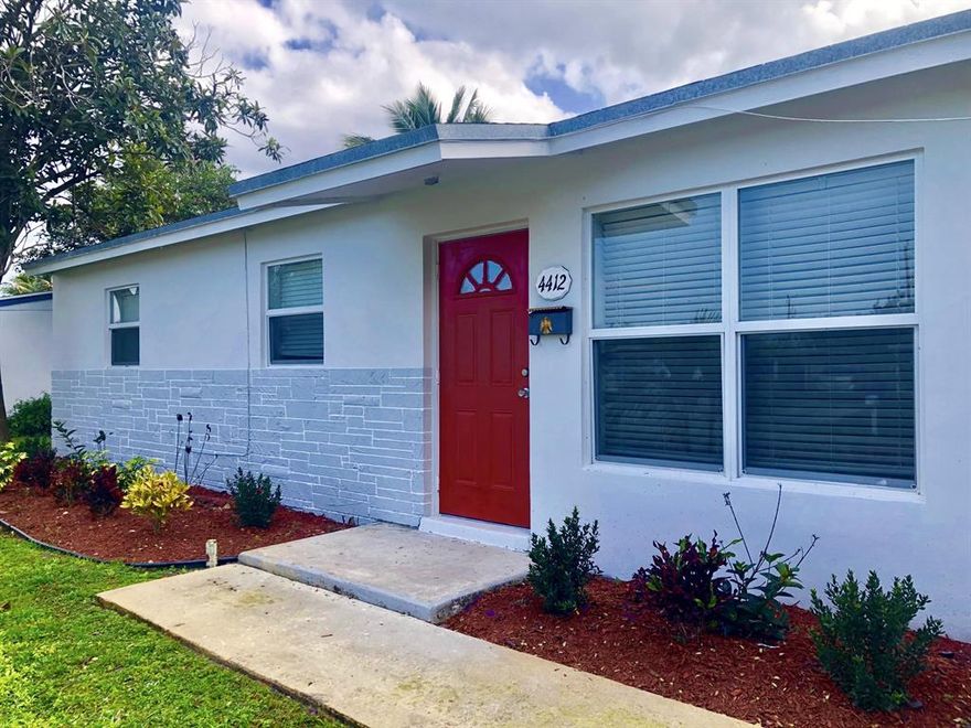 Remodeled 3 bedroom and 2,5 bathroom house  with No Hoa in a good school area. The house has new AC, new kitchen cabinets, granite counter tops with stainless steel appliances, updated bathrooms, new waterproof laminate flooring, new paint inside and out. The garden has a new well water sprinkler system and new sod and plants. Too many upgrades to mention all. Big garden with room for a pool. Please come and take a look at this beautiful house with lush garden.