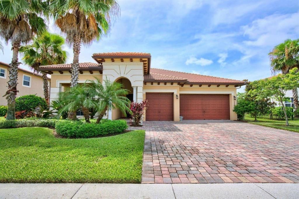 Photo of 172 Manor Circle, Jupiter, FL 33458 (MLS # R10754630)