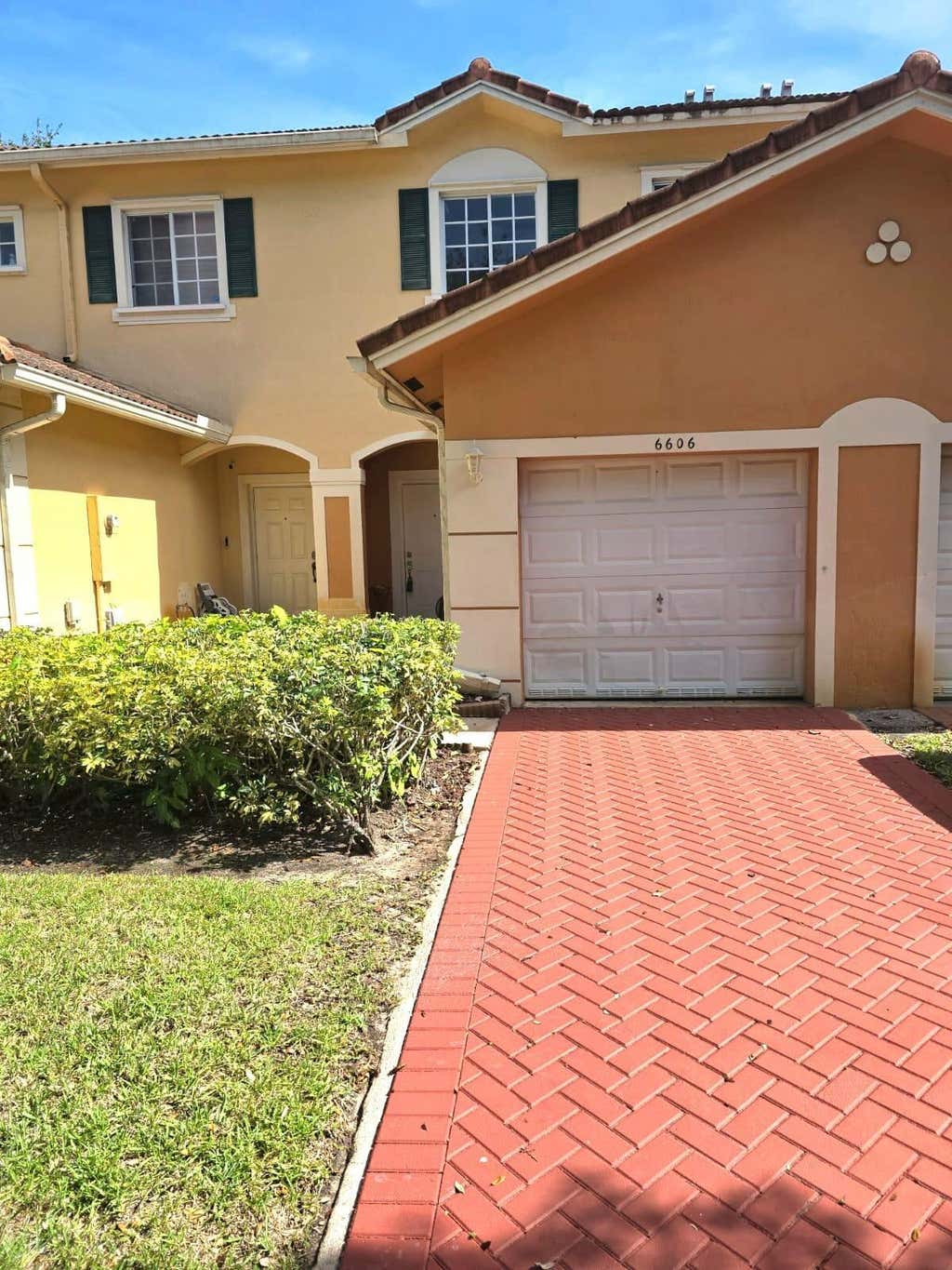 Photo of 6606 CATALINA Lane, Tamarac, FL 33321 (MLS # B26057400)