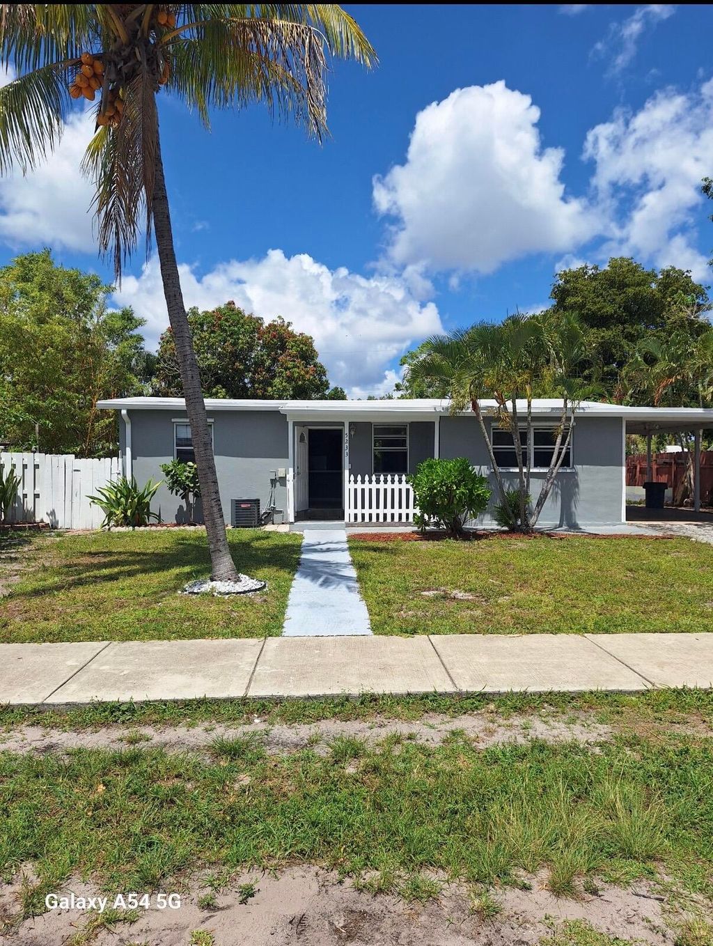 Photo of 5233 NE 20th Terrace, Pompano Beach, FL 33064 (MLS # B26030219)