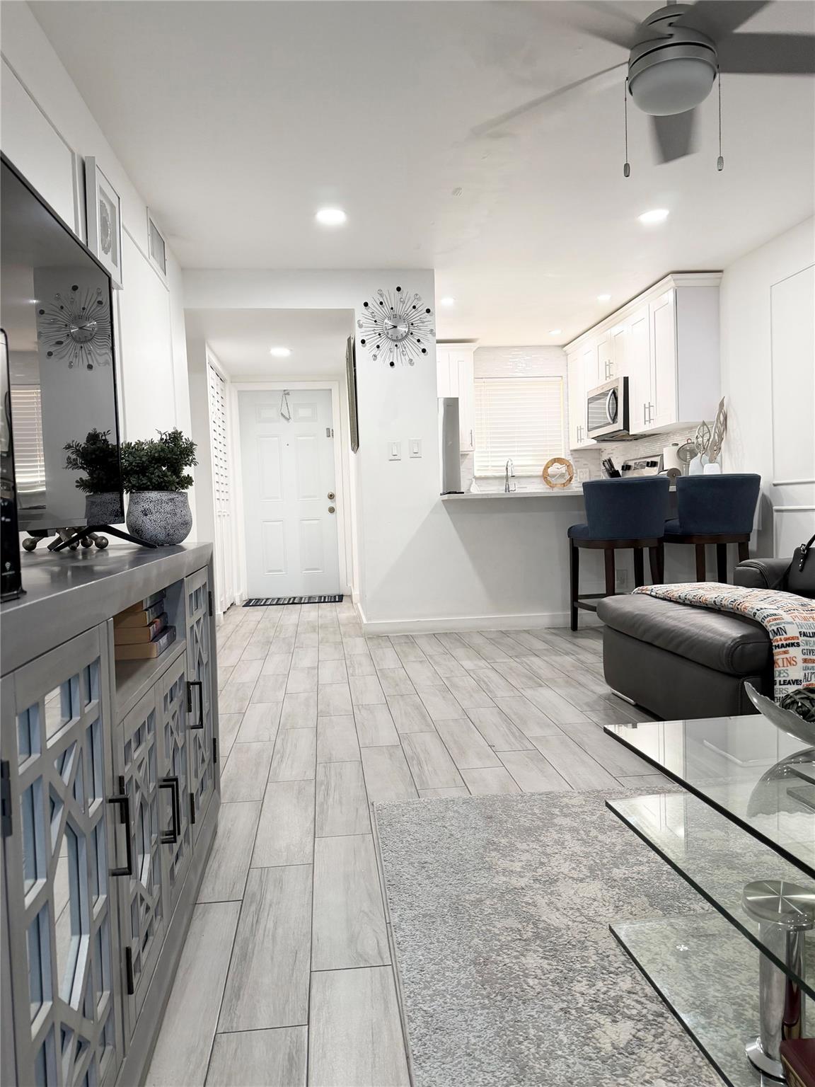 2950 W Sunrise Lks Dr 106