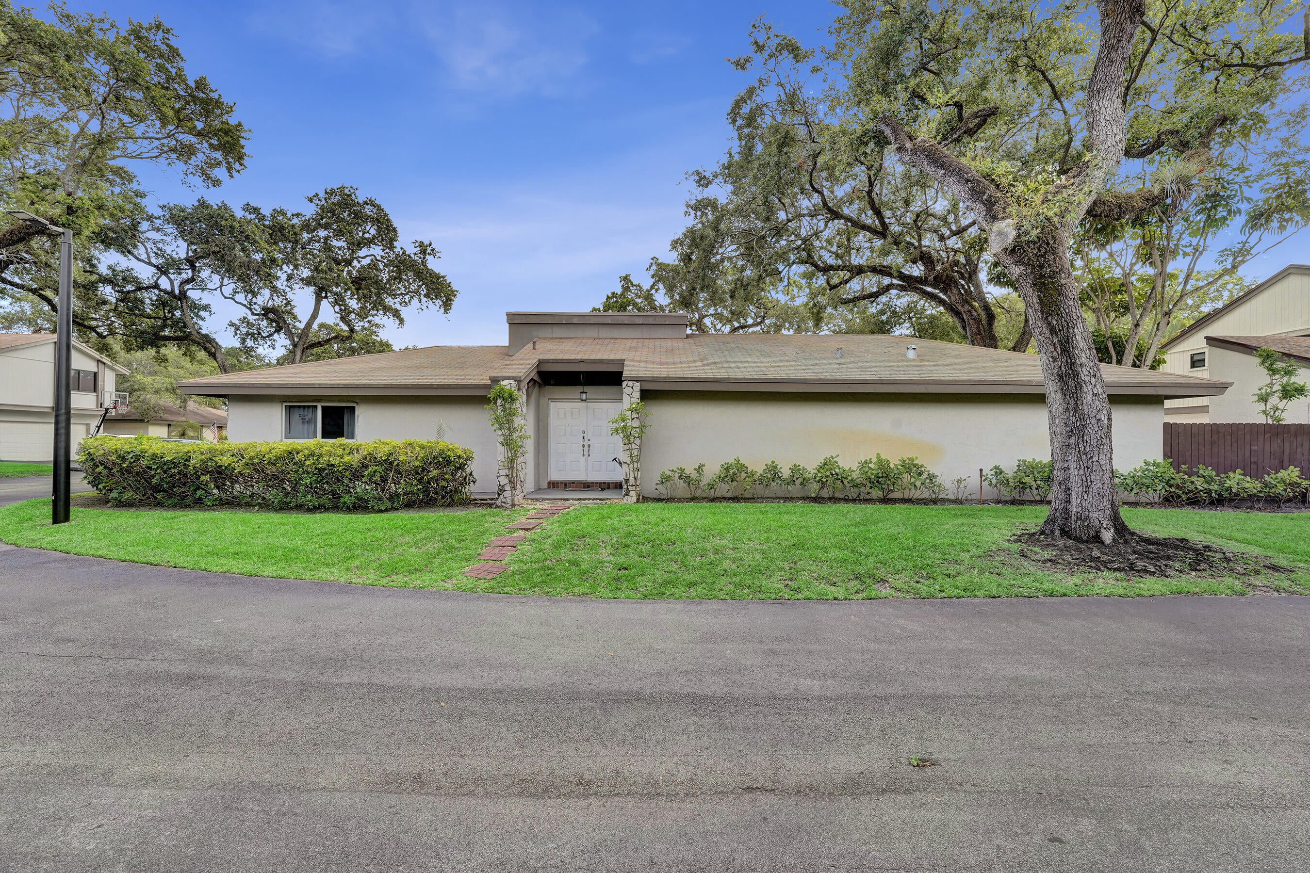 4108 N 49th Avenue 4108