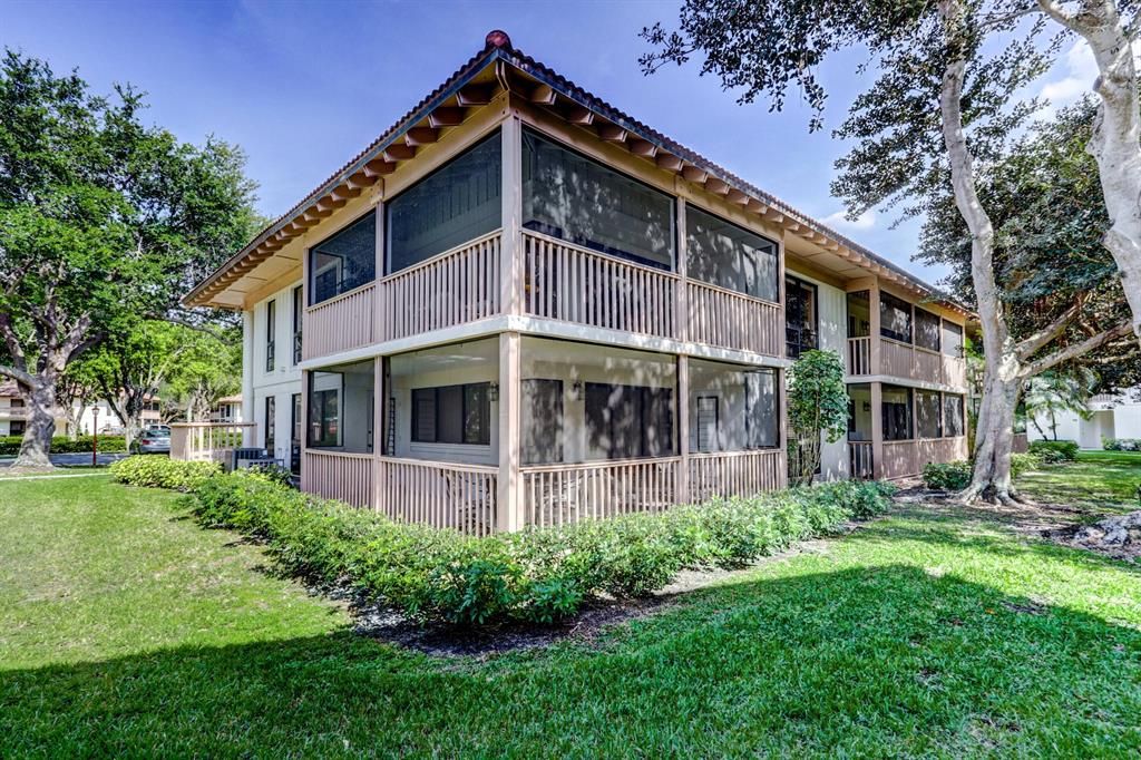 Photo of 130 Brackenwood Road, Palm Beach Gardens, FL 33418 (MLS # R10708140)