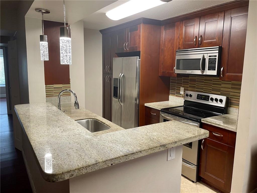 Sailboat Pointe - Residential