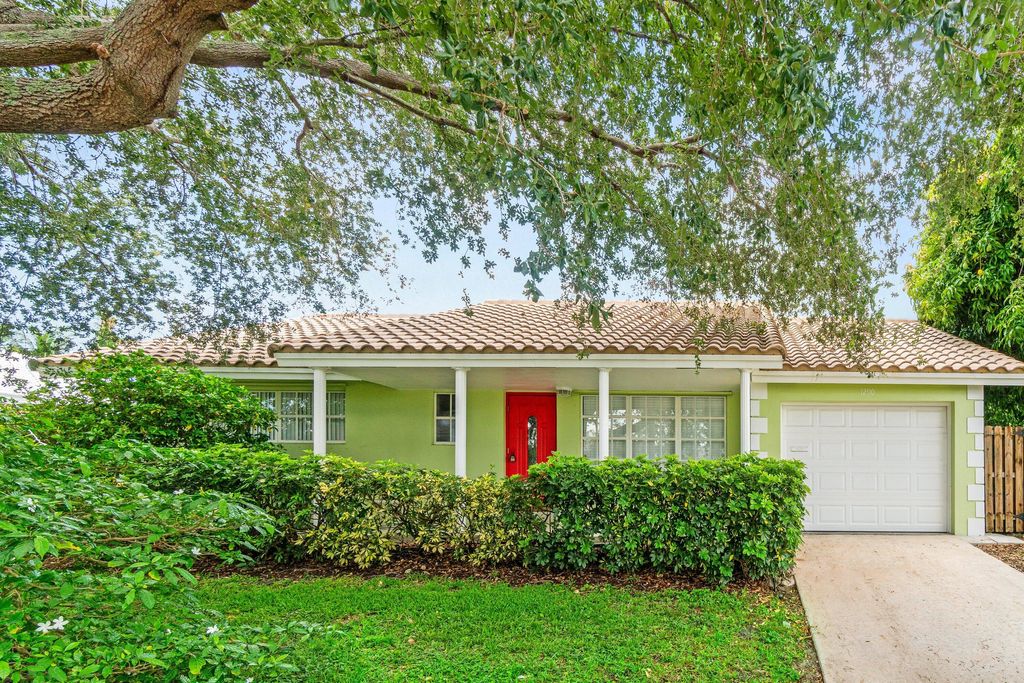 Photo of 1290 SW 8th Street, Boca Raton, FL 33486 (MLS # B26030248)