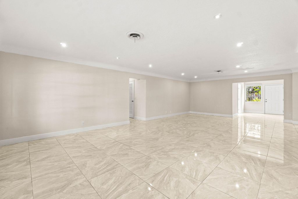 Photo of 1290 SW 8th Street, Boca Raton, FL 33486 (MLS # B26030248)