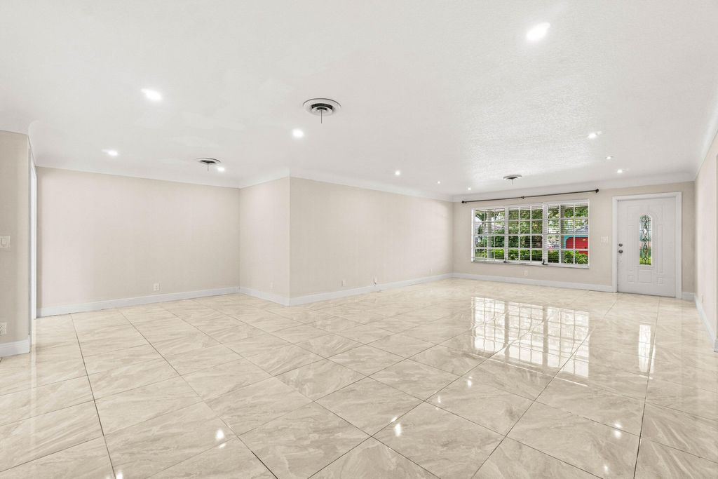 Photo of 1290 SW 8th Street, Boca Raton, FL 33486 (MLS # B26030248)