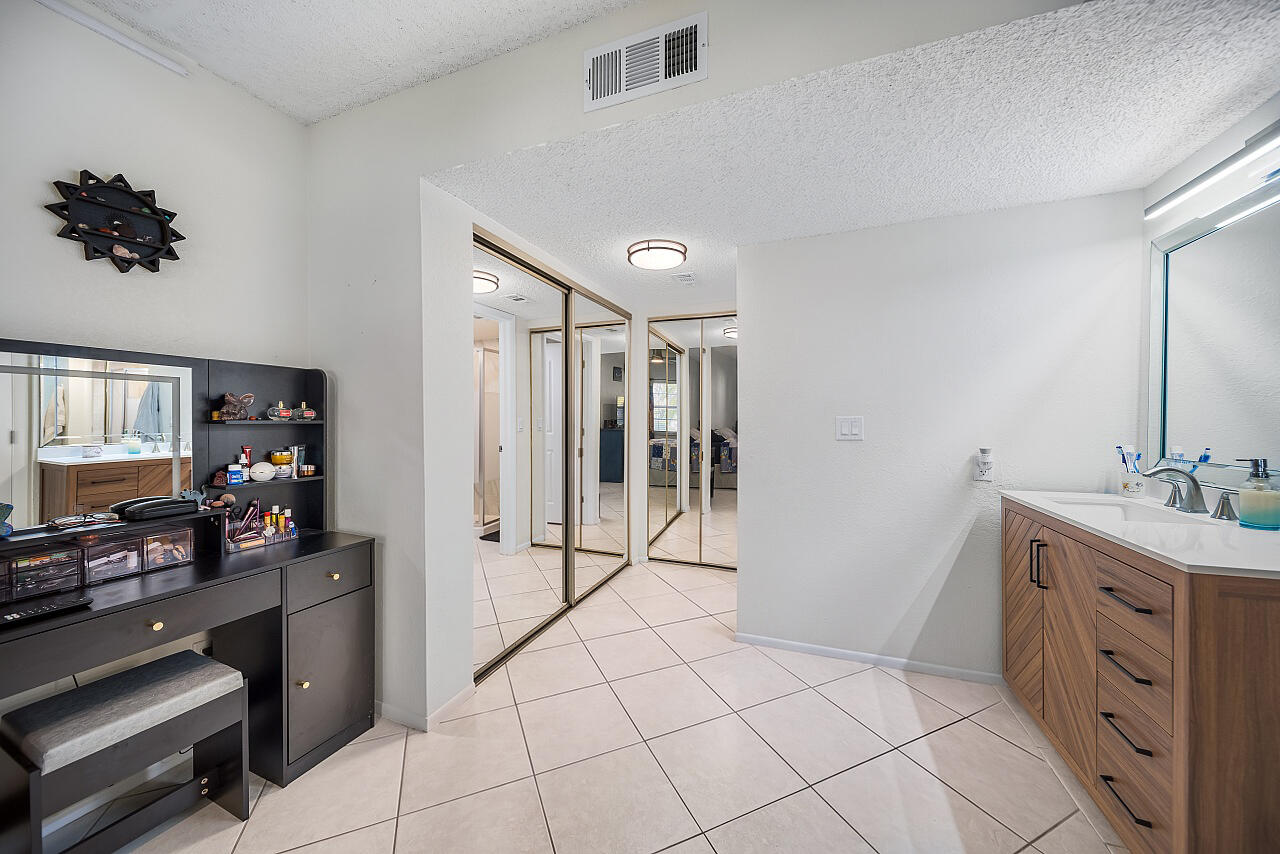 MIDPORT PLACE I, A CONDOMINIUM - Residential