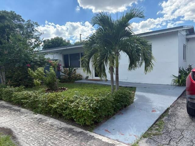 Photo of 6800 SIMMS Street, Hollywood, FL 33024 (MLS # B26081389)