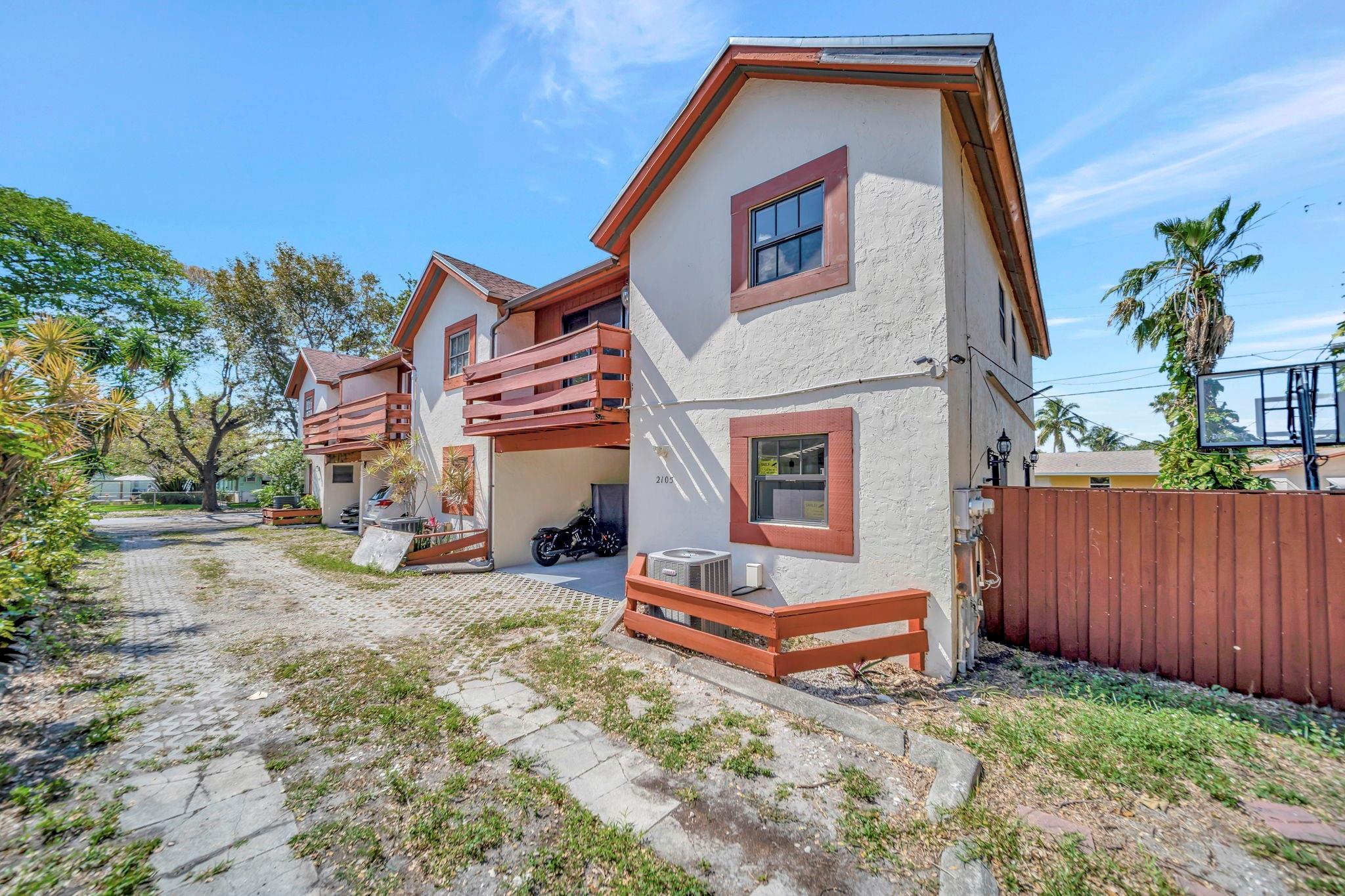 2105 N 19th Ave