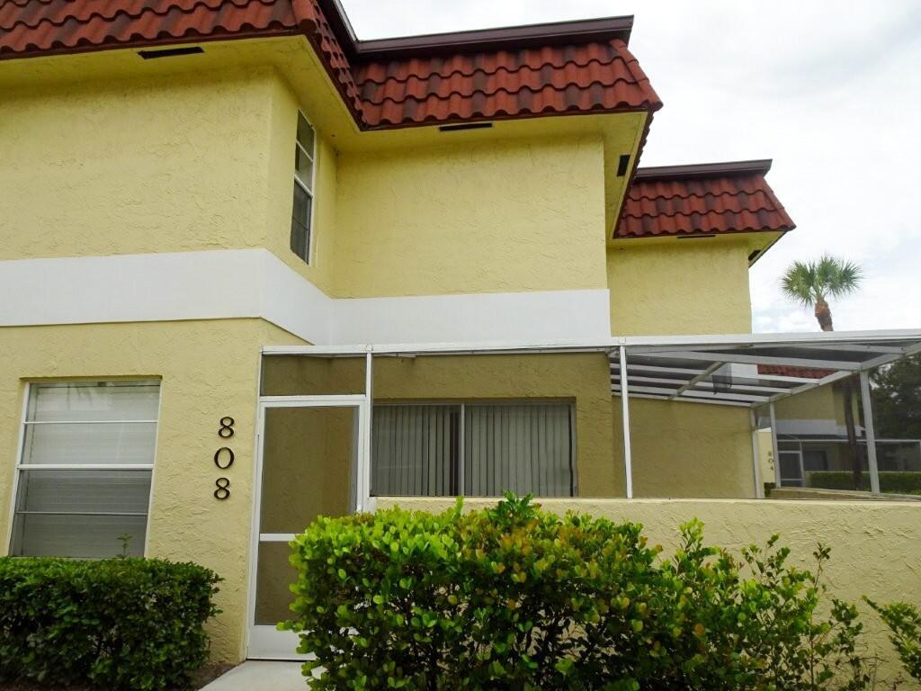 VILLAS ON THE GREEN CONDO - Residential