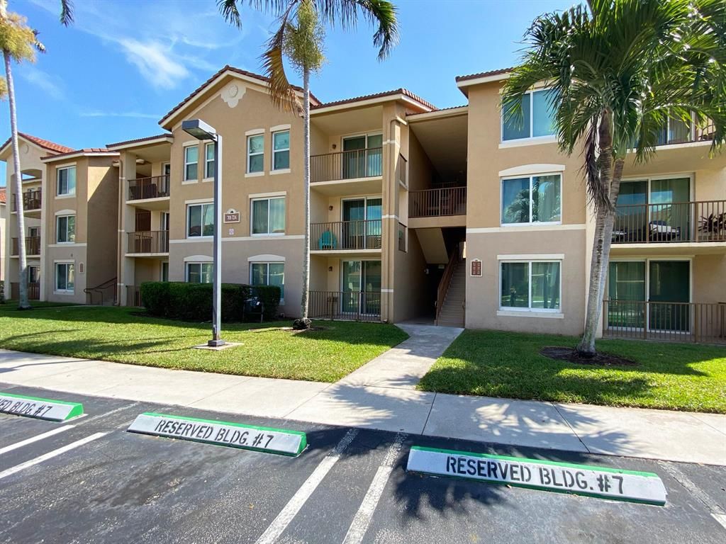 Photo of 724 Villa Circle, Boynton Beach, FL 33435 (MLS # R10709871)