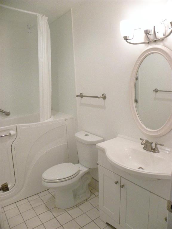 Palm-Aire C C Condo # 7 - Residential