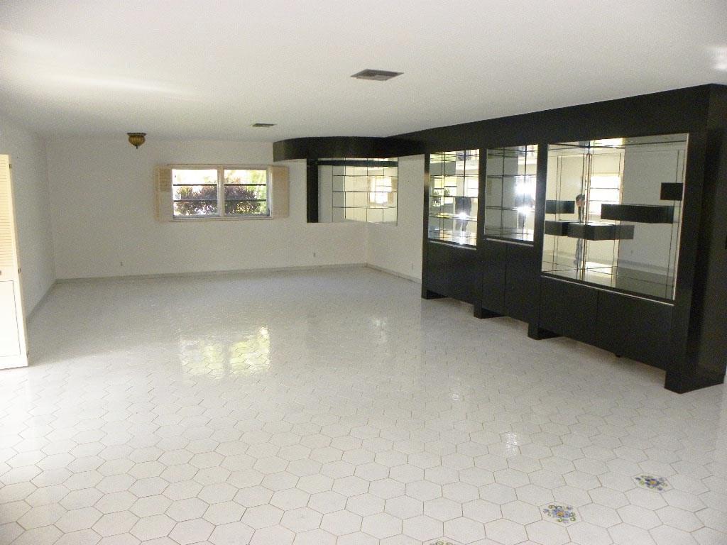 Palm-Aire C C Condo # 7 - Residential