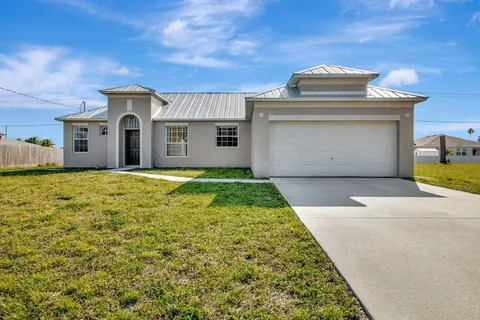 423 NW Ravenswood Ln, Port St Lucie, FL MLS: F10498597