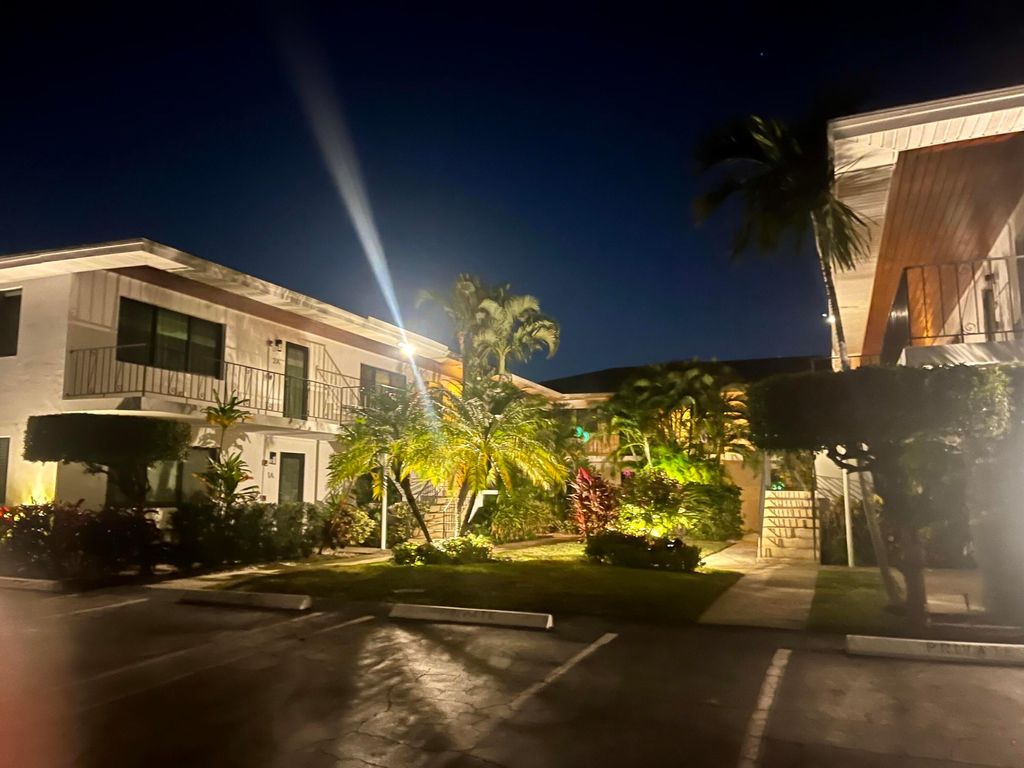 Photo of 116 NE 7th Avenue NE #1a, Delray Beach, FL 33483 (MLS # R11041468)