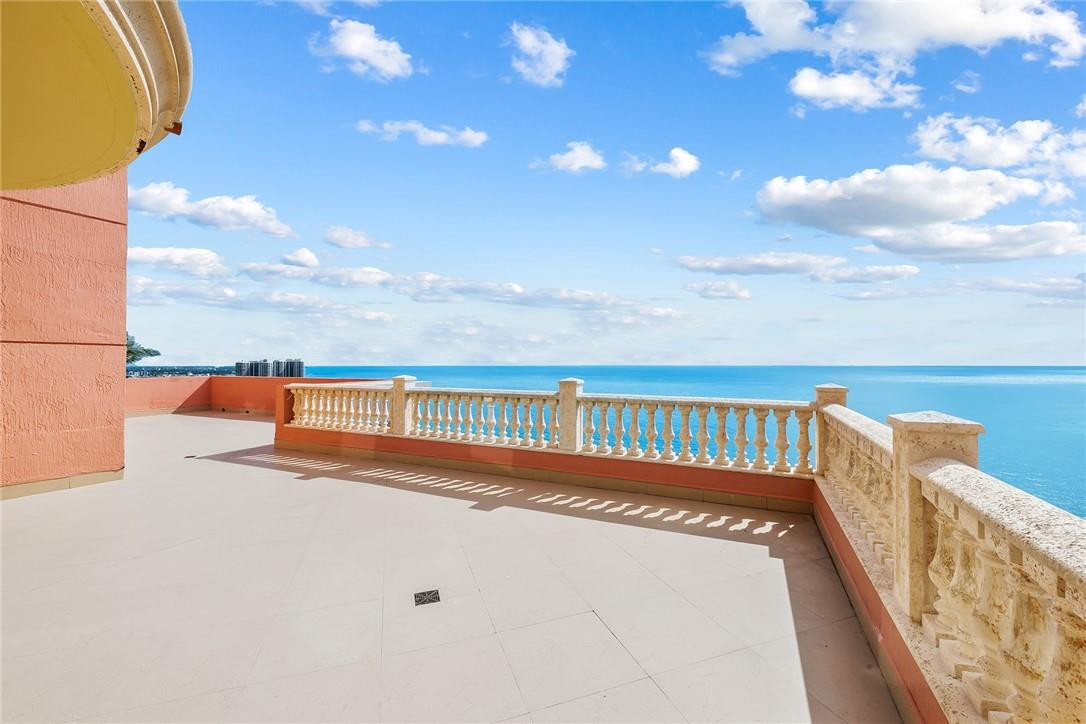 THE PALMS - Residential