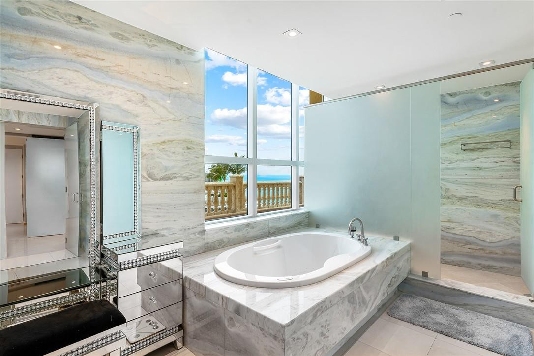 THE PALMS - Residential