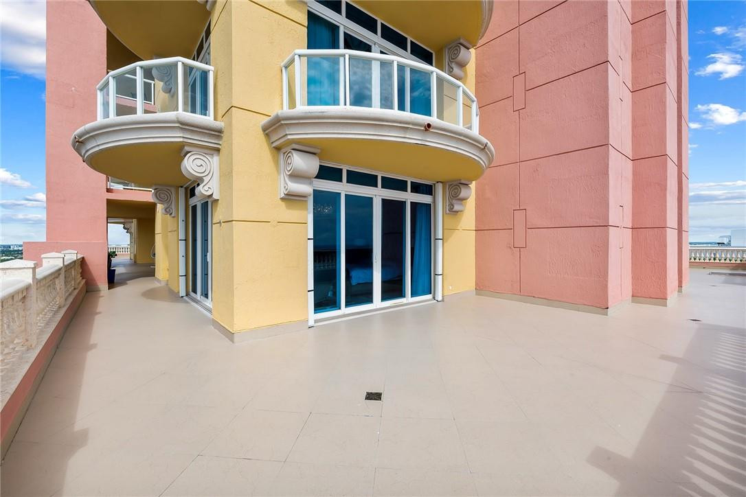 THE PALMS - Residential