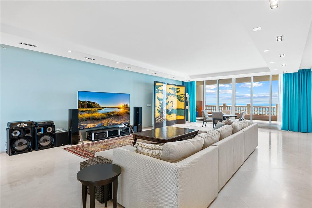 THE PALMS - Residential