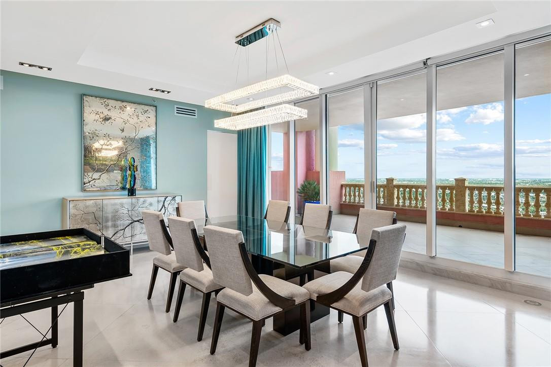 THE PALMS - Residential