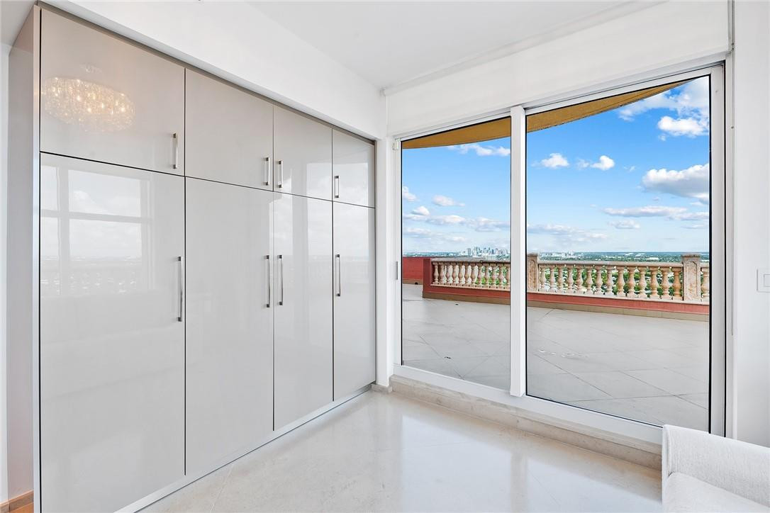 THE PALMS - Residential