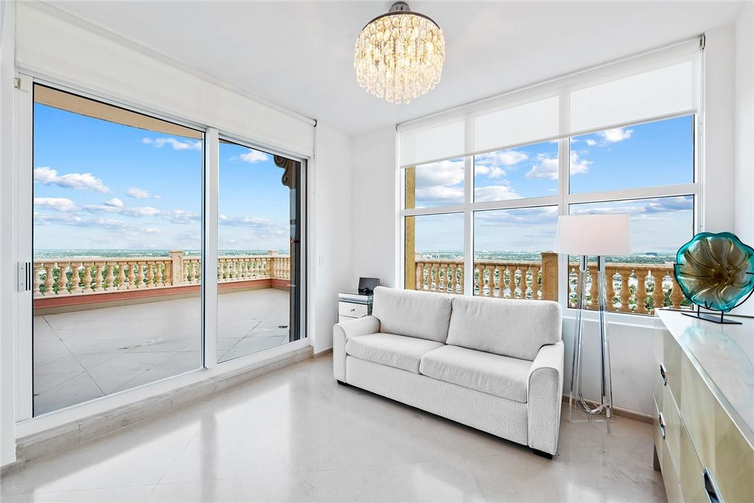 THE PALMS - Residential