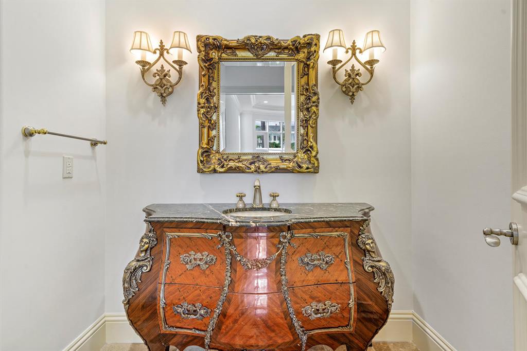 ROYAL PALM YACHT & COUNTRY CLUB - Residential