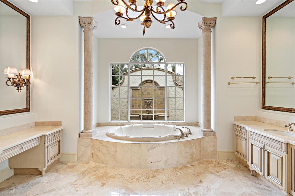 ROYAL PALM YACHT & COUNTRY CLUB - Residential