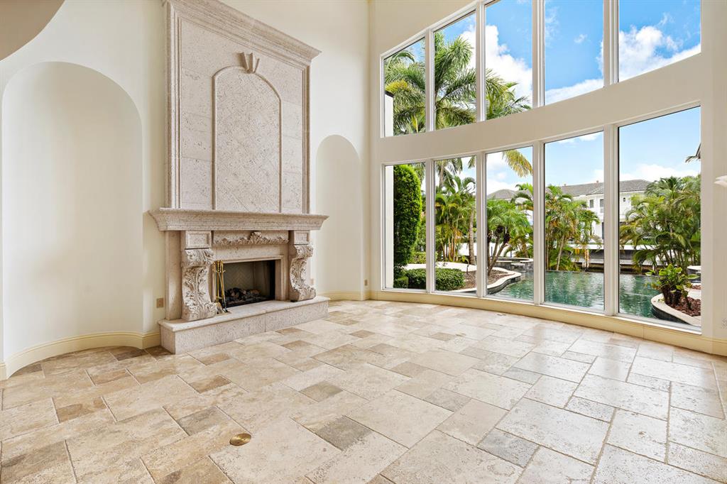 ROYAL PALM YACHT & COUNTRY CLUB - Residential