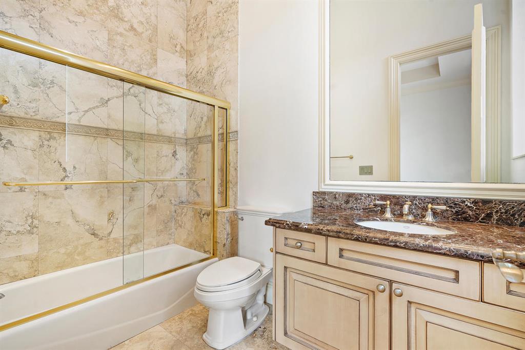 ROYAL PALM YACHT & COUNTRY CLUB - Residential