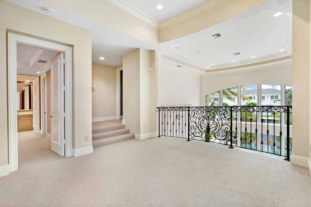 ROYAL PALM YACHT & COUNTRY CLUB - Residential