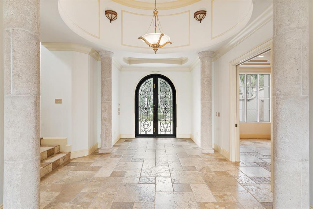 ROYAL PALM YACHT & COUNTRY CLUB - Residential