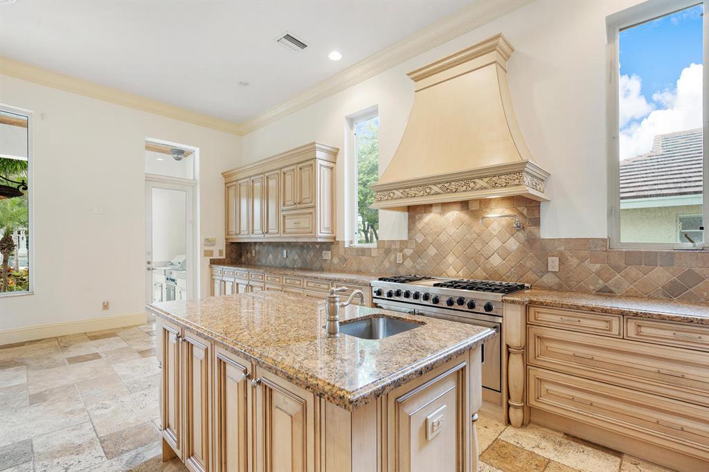 ROYAL PALM YACHT & COUNTRY CLUB - Residential