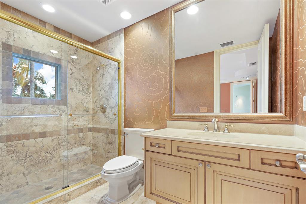 ROYAL PALM YACHT & COUNTRY CLUB - Residential