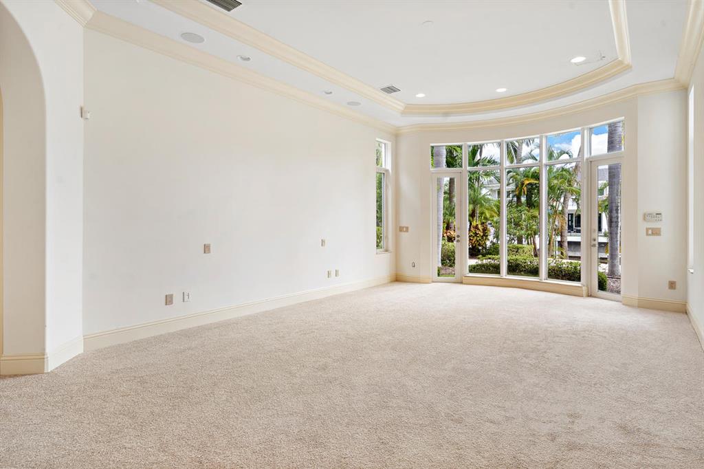 ROYAL PALM YACHT & COUNTRY CLUB - Residential