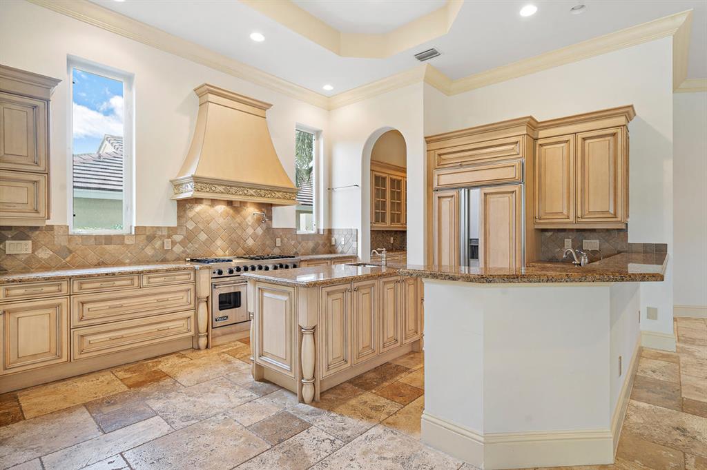 ROYAL PALM YACHT & COUNTRY CLUB - Residential