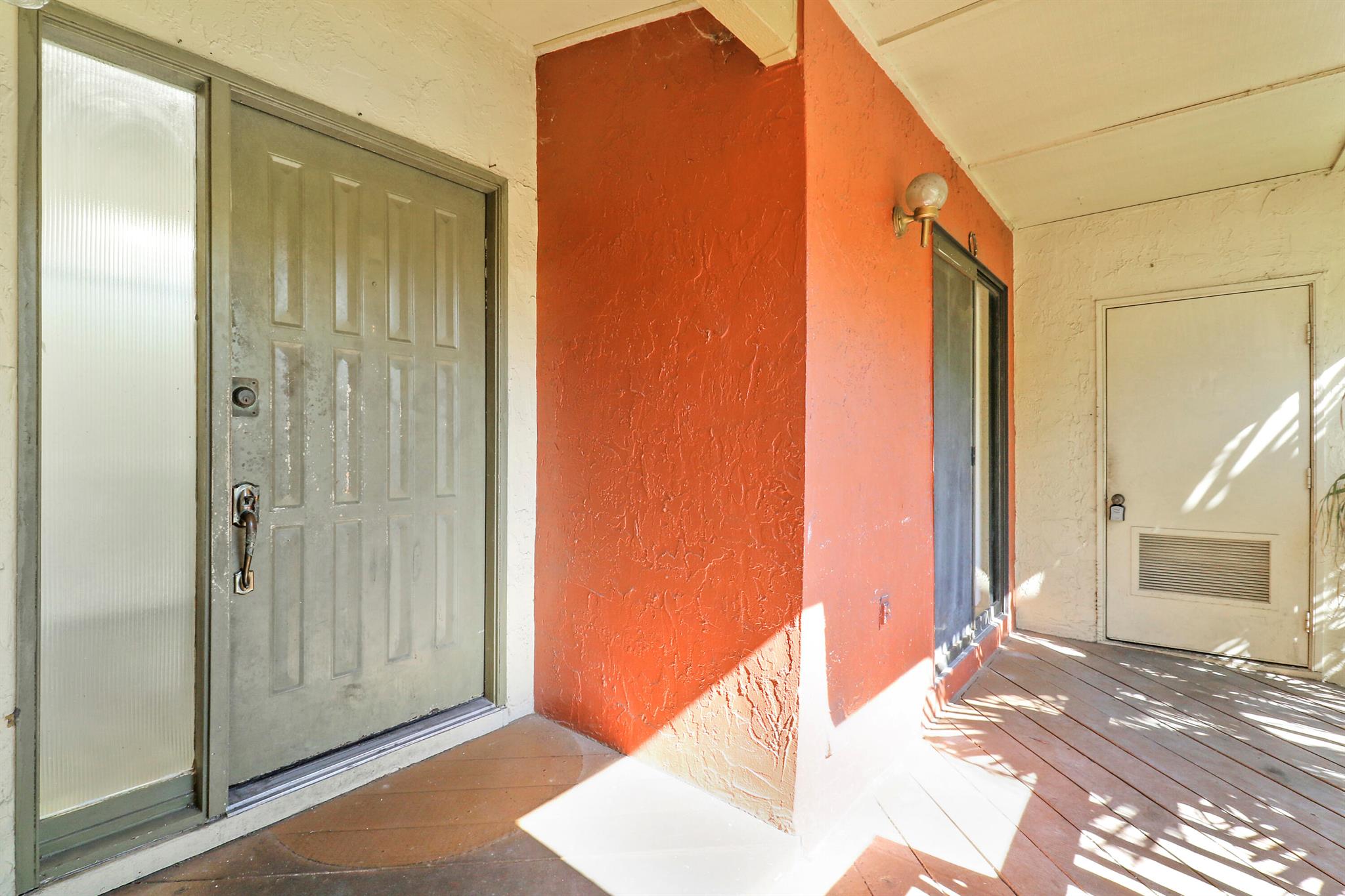 13095 Belhaven Court 8, Wellington, FL, 33414/$270,000 2 13095 Belhaven Court 8