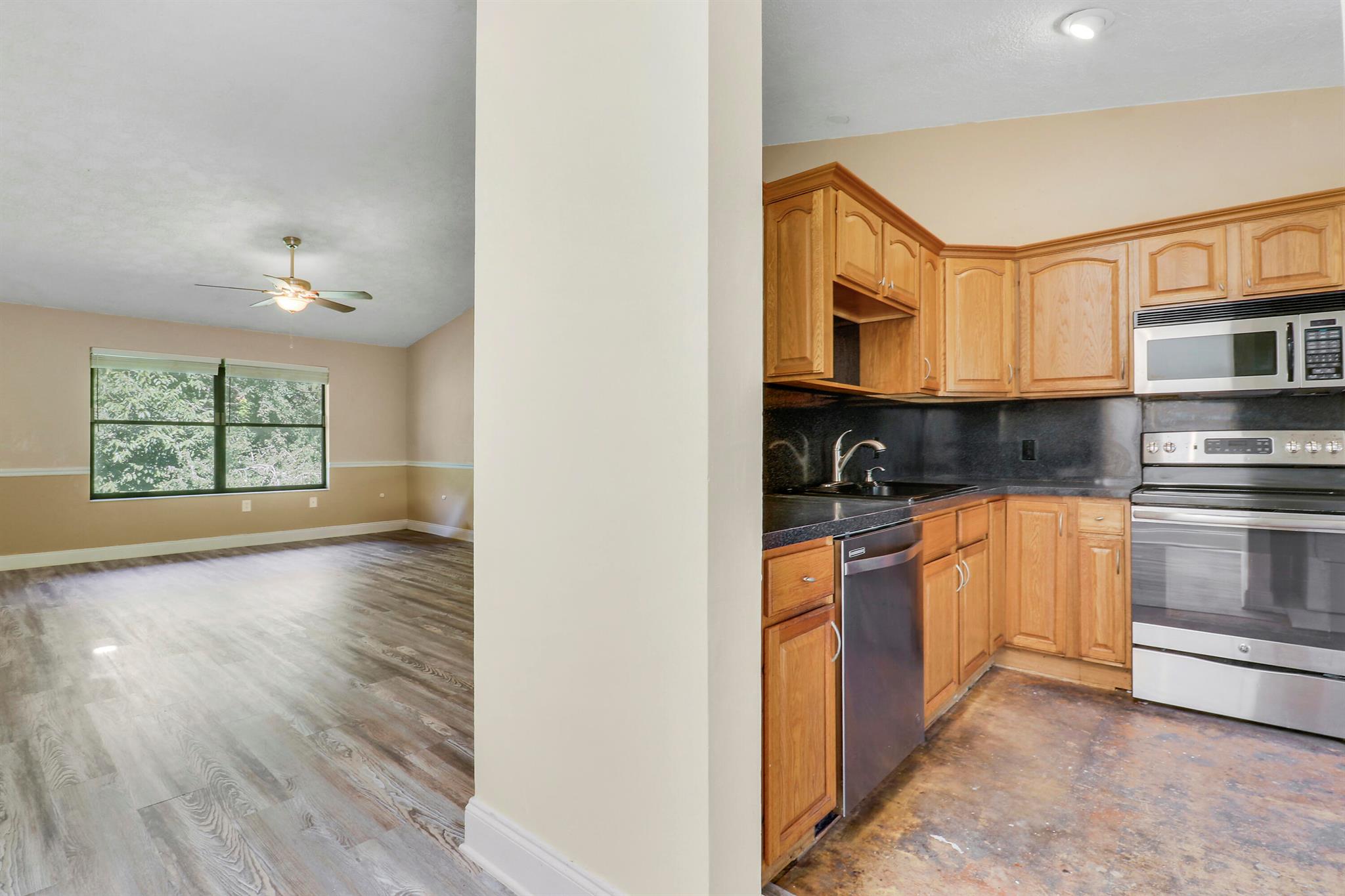 13095 Belhaven Court 8, Wellington, FL, 33414/$270,000 4 13095 Belhaven Court 8