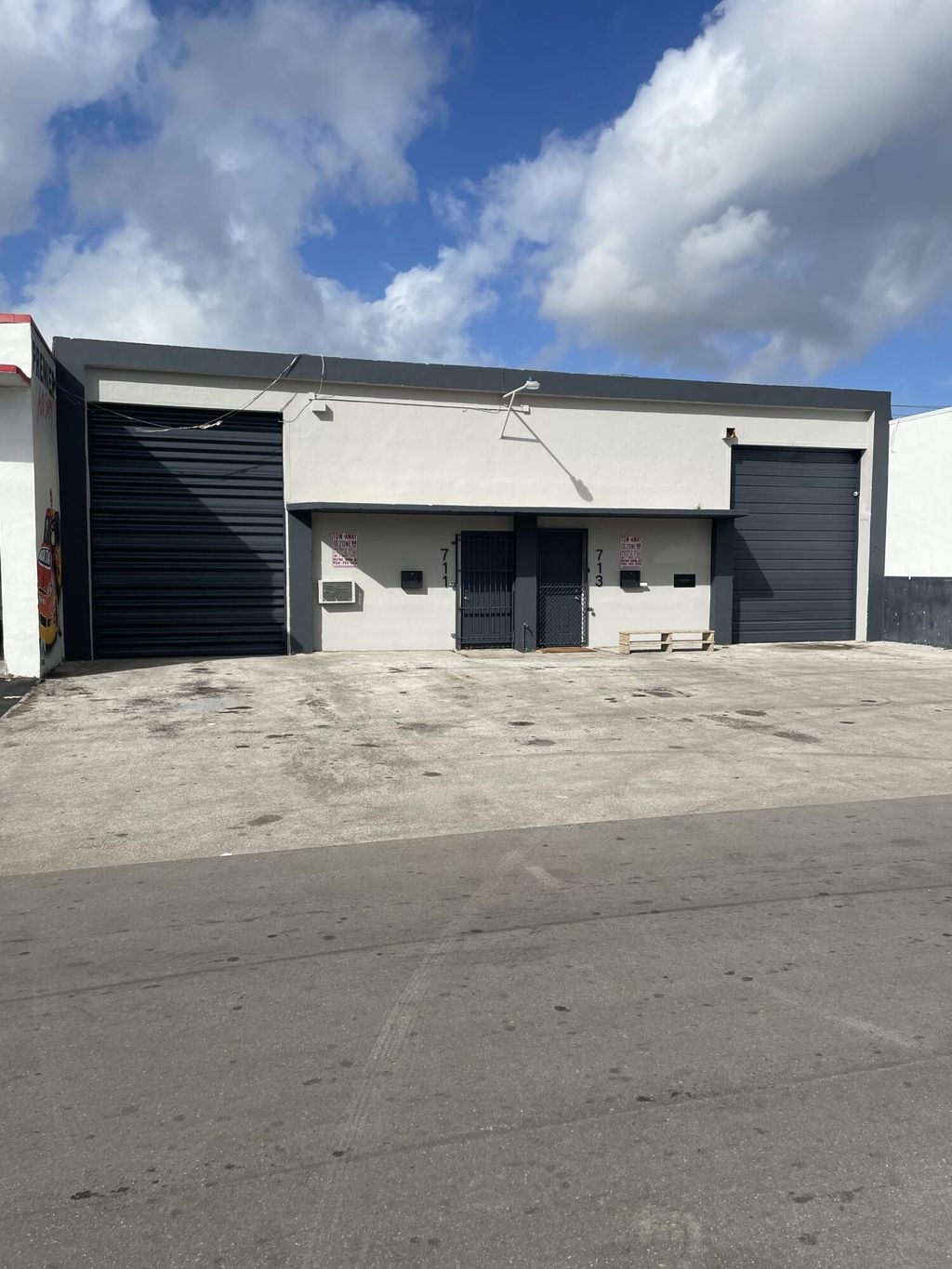 Photo of 711 NW 6th Avenue, Fort Lauderdale, FL 33311 (MLS # B26010101)