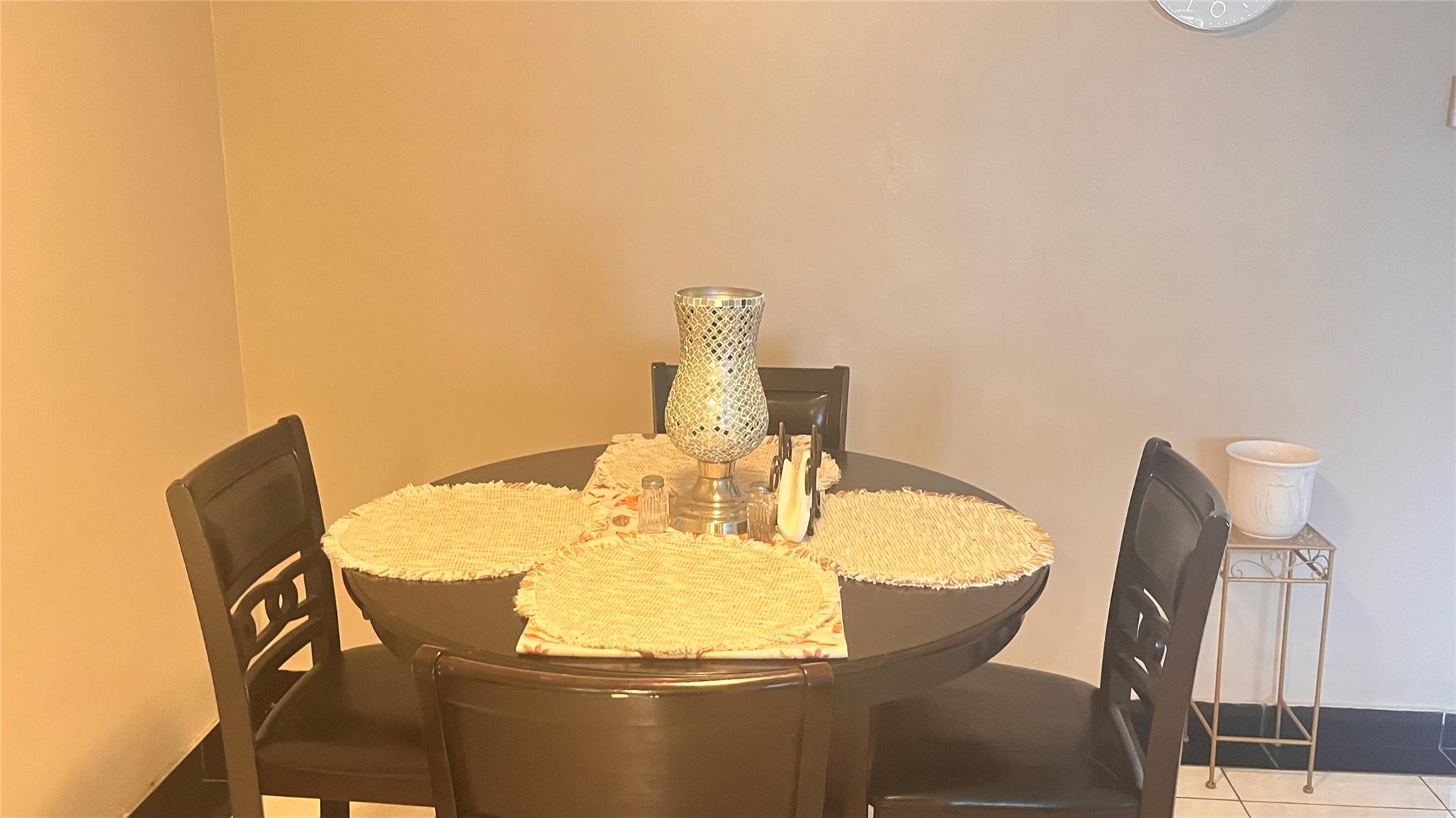 121 NE 204th St 18, Miami, FL, 33179/$120,000 3 121 NE 204th St 18