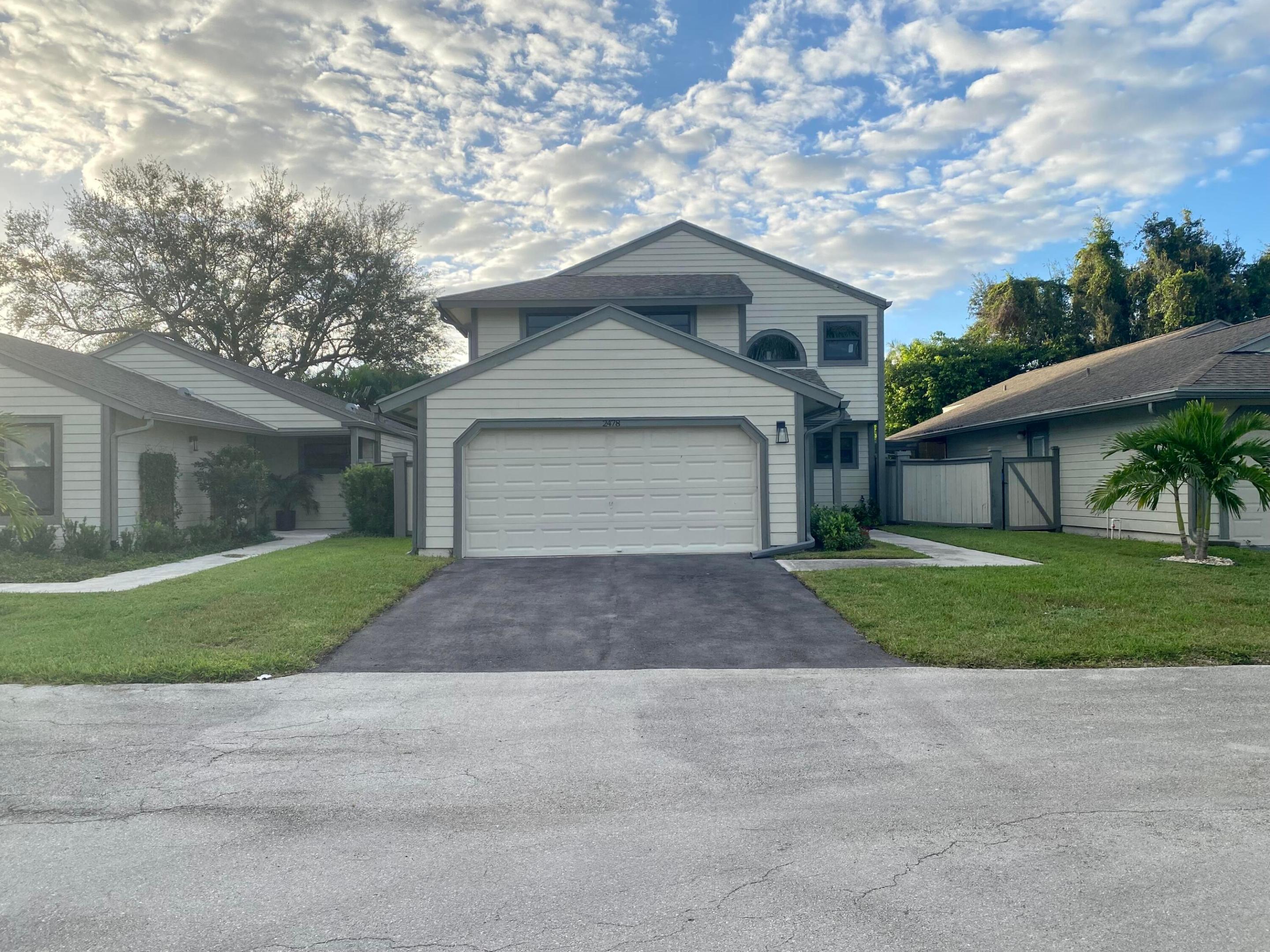 BEDFORD MEWS AT WELLINGTON - Residential Lease