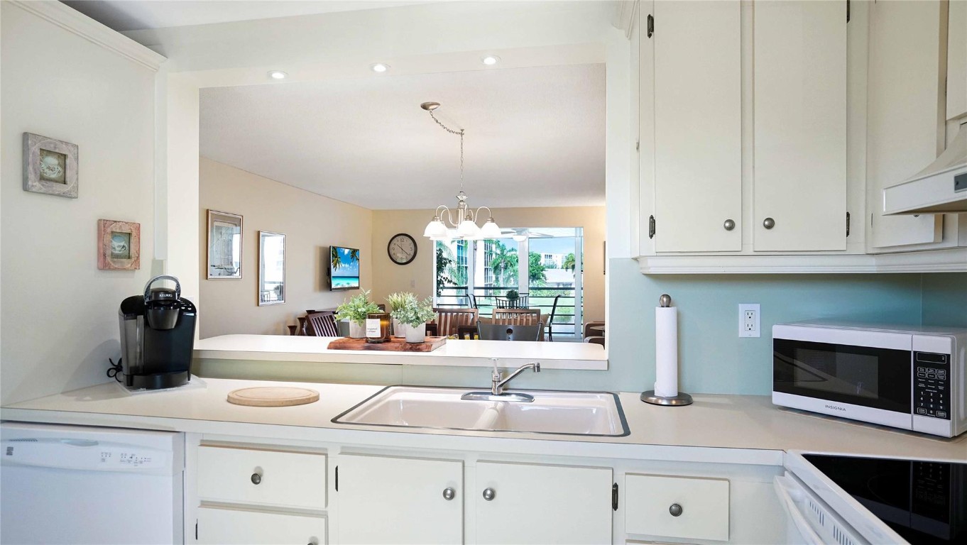 MEADOWBROOK LAKES VIEW - Residential