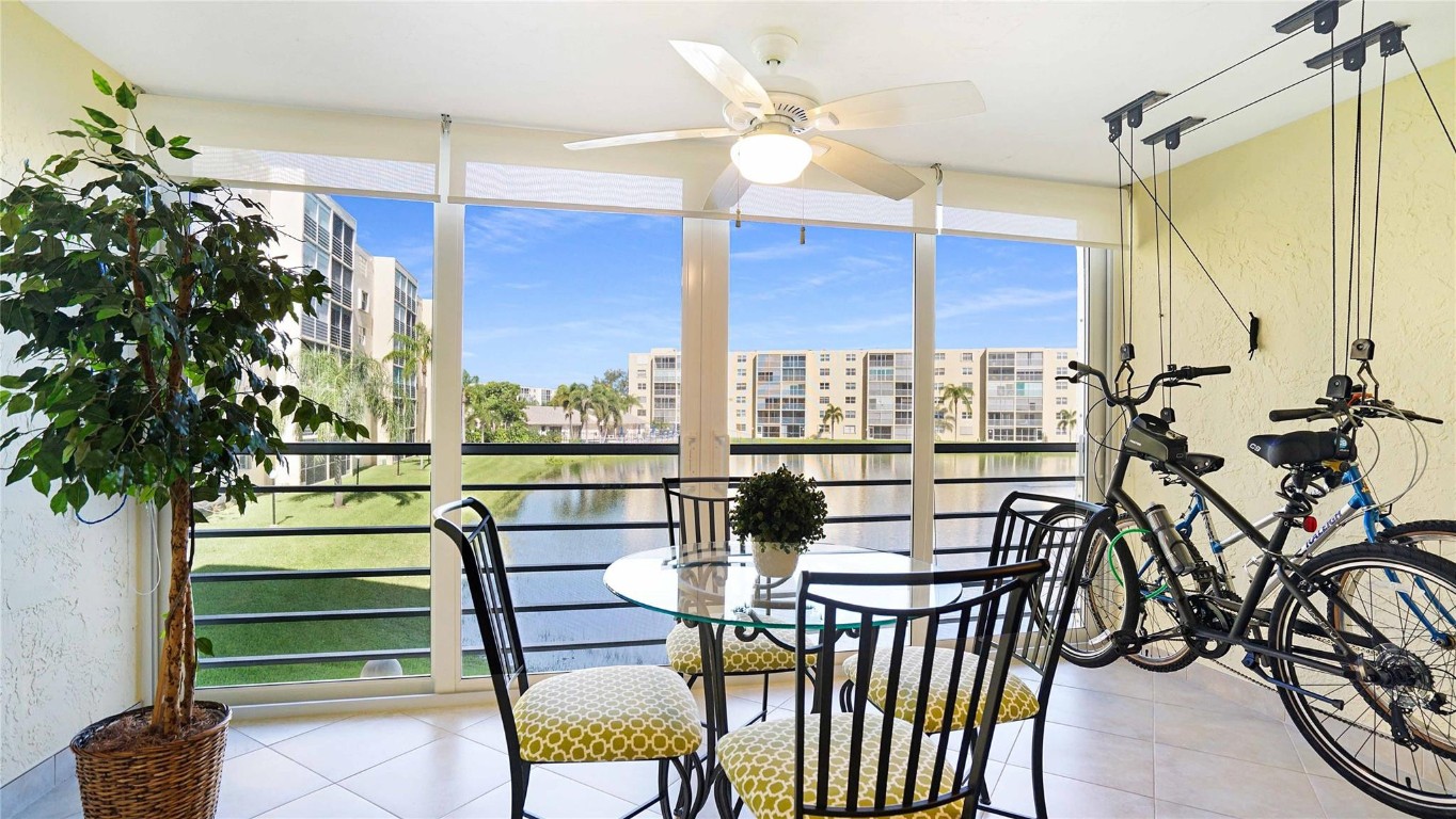 MEADOWBROOK LAKES VIEW - Residential