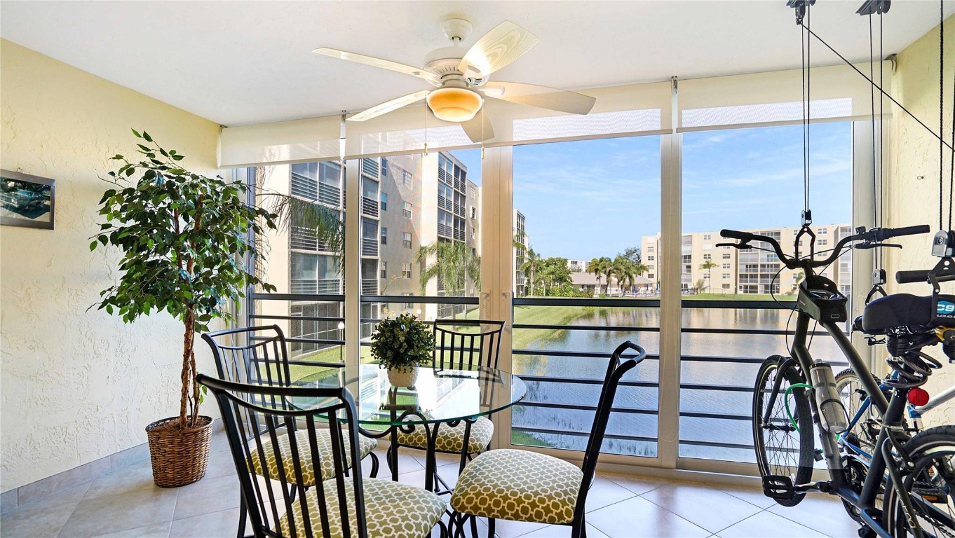 MEADOWBROOK LAKES VIEW - Residential